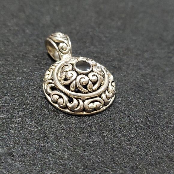 Vintage pendants, set of 2, 1 3/4" & 2", Pre-loved - Picture 4 of 5